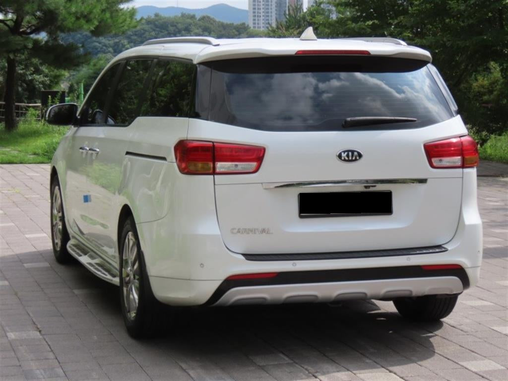 Kia Carnival — photo 04