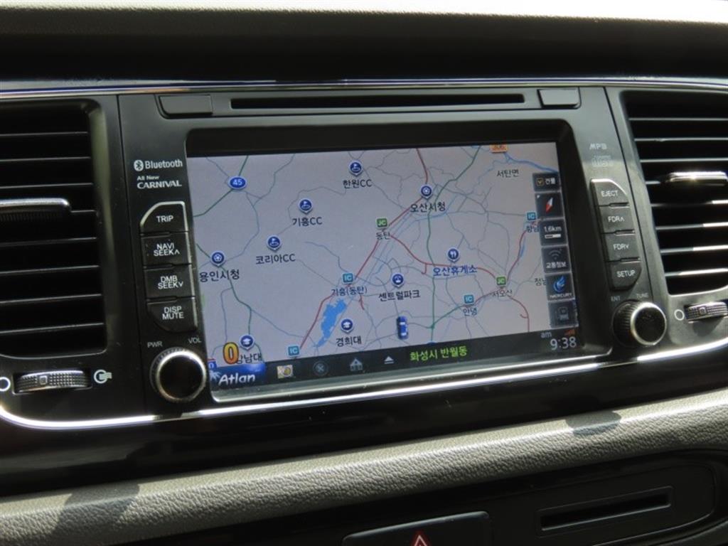 Kia Carnival — photo 08