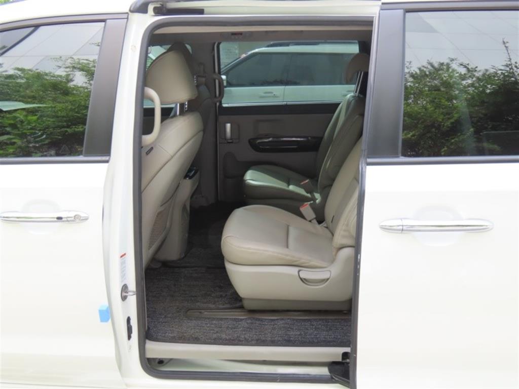 Kia Carnival — photo 14
