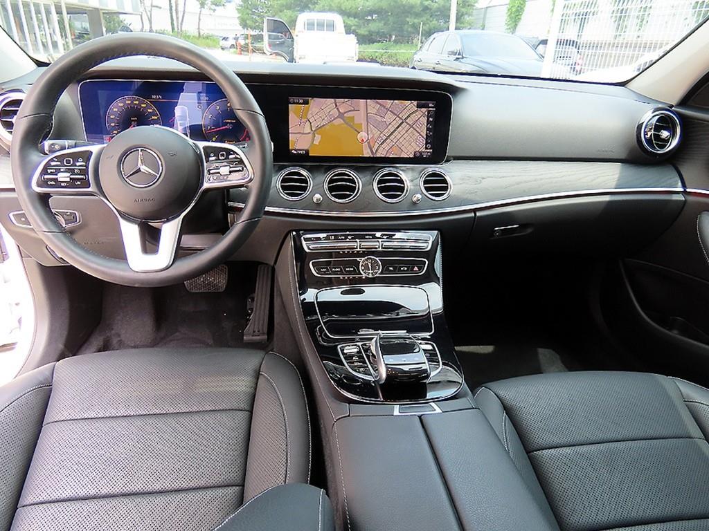 Mercedes-Benz E-Class — photo 07