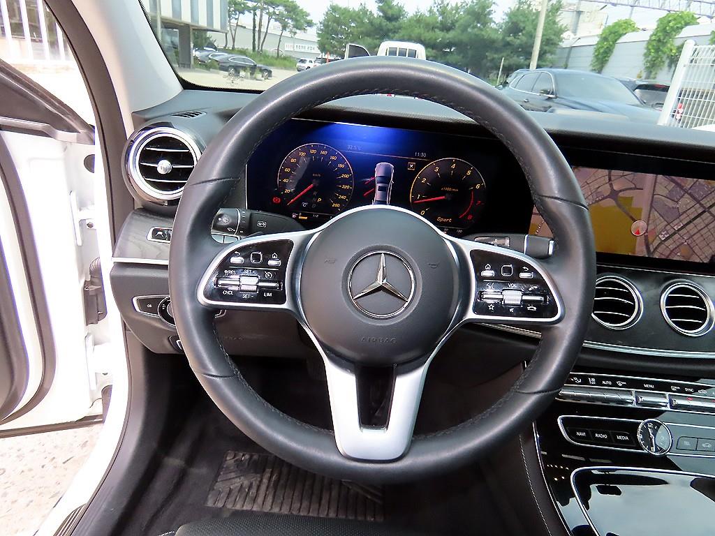 Mercedes-Benz E-Class — photo 08