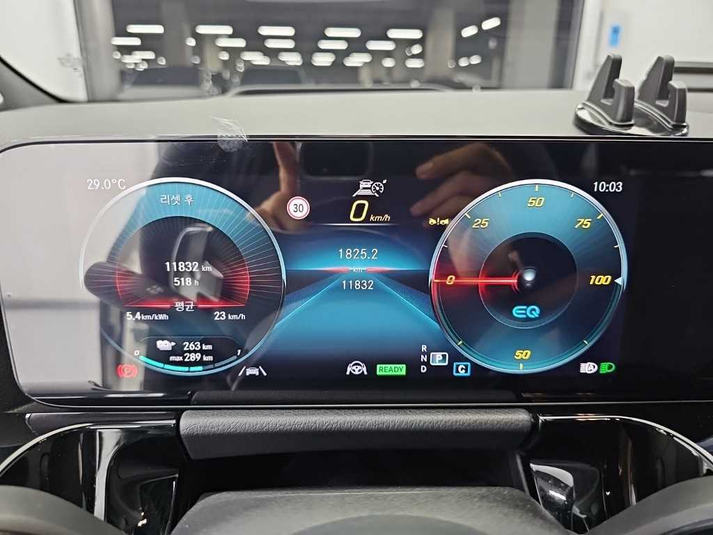 Mercedes-Benz EQA — photo 06