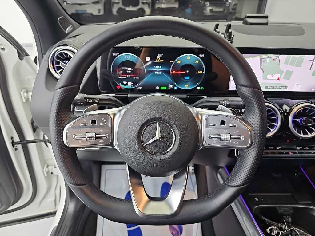Mercedes-Benz EQA — photo 09