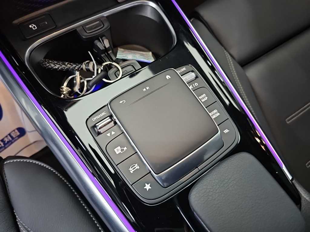Mercedes-Benz EQA — photo 16