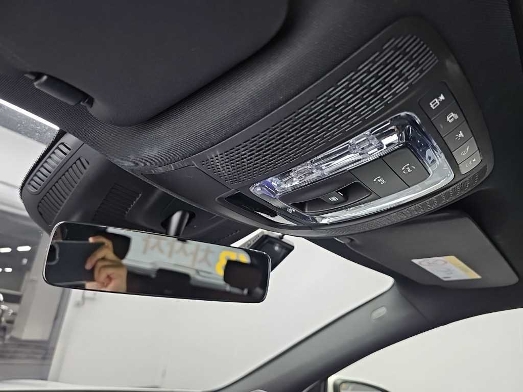 Mercedes-Benz EQA — photo 17