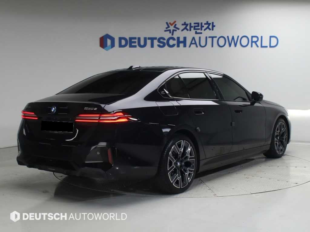 BMW 5-Series — photo 02