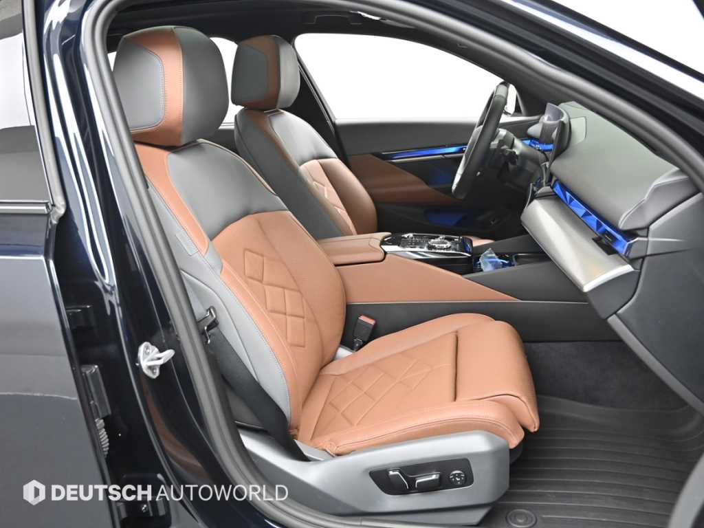 BMW 5-Series — photo 10