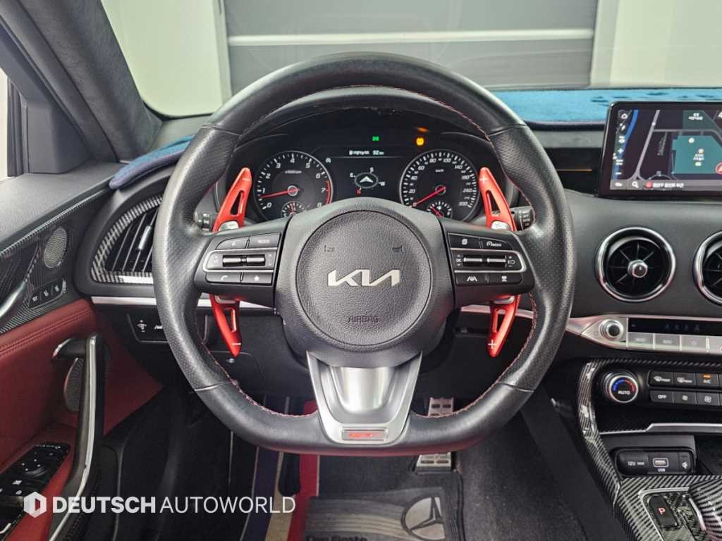 Kia Stinger — photo 13