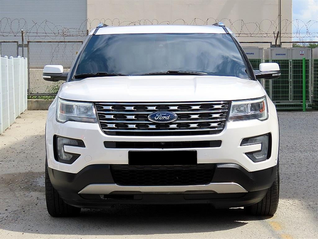 Ford Explorer — photo 01