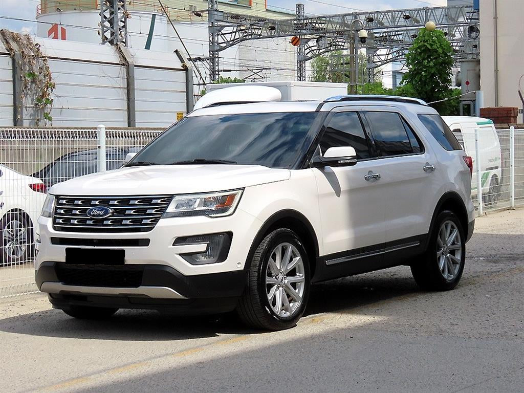 Ford Explorer — photo 02
