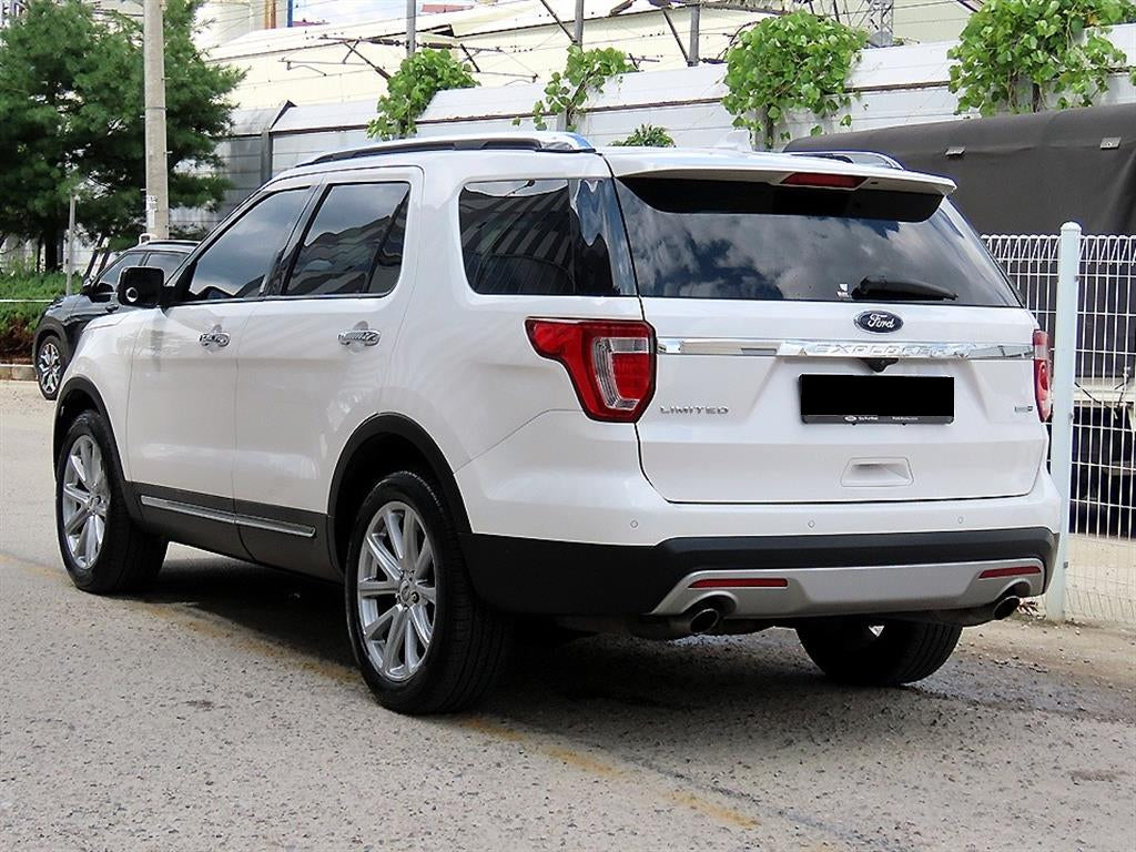 Ford Explorer — photo 03