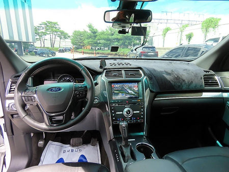 Ford Explorer — photo 07