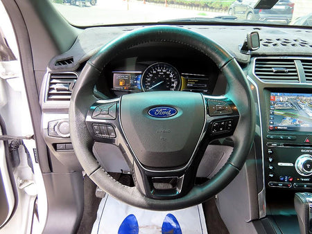 Ford Explorer — photo 08