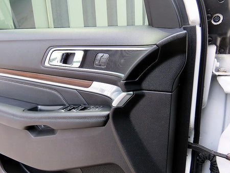 Ford Explorer — photo 11