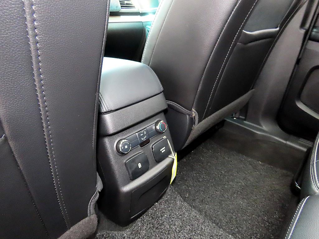 Ford Explorer — photo 14