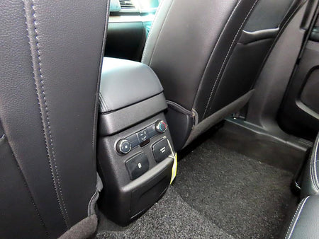 Ford Explorer — photo 14