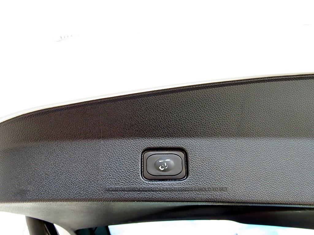 Ford Explorer — photo 16