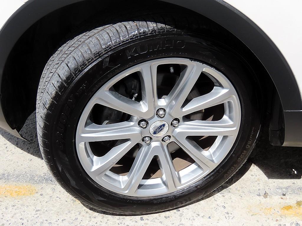 Ford Explorer — photo 20