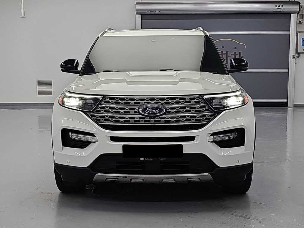 Ford Explorer — photo 02