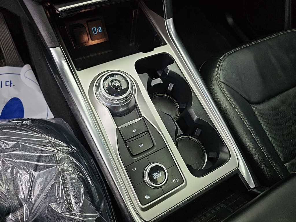 Ford Explorer — photo 08