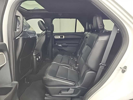 Ford Explorer — photo 12