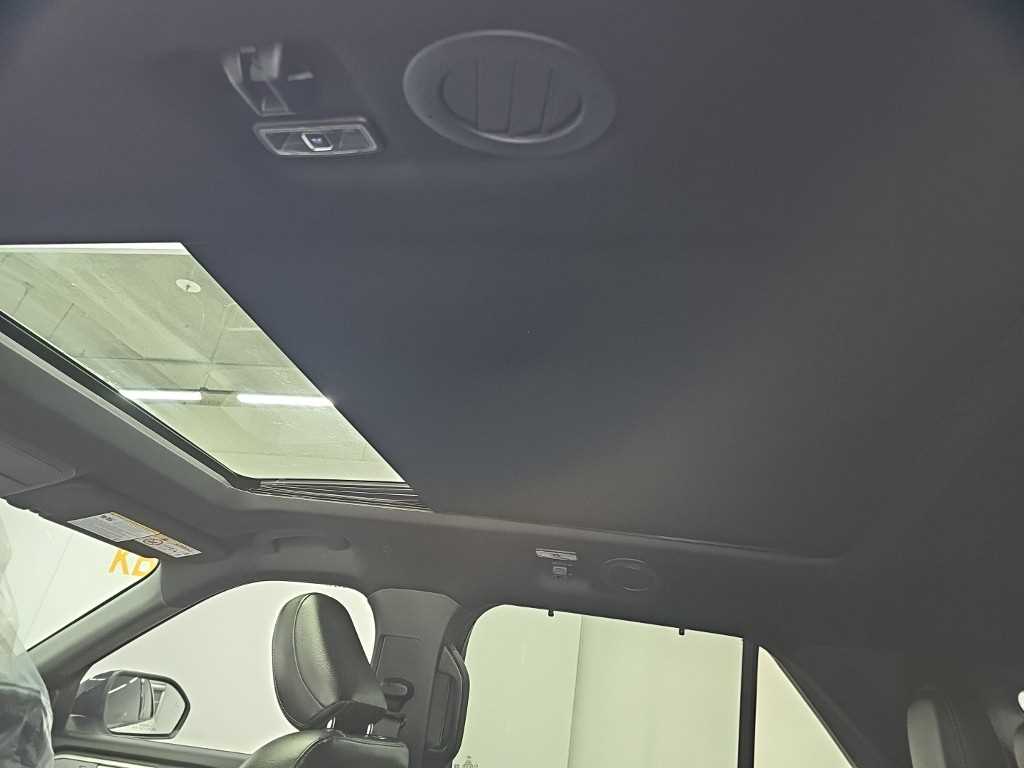 Ford Explorer — photo 14