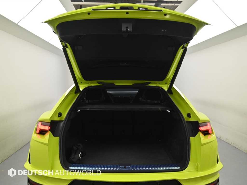 Lamborghini Urus — photo 19
