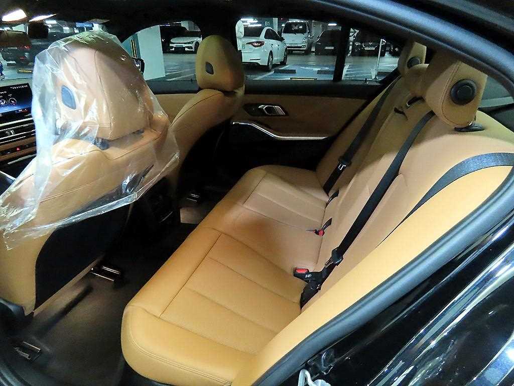 BMW 3-Series — photo 07