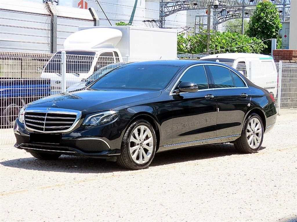 Mercedes-Benz E-Class — photo 02