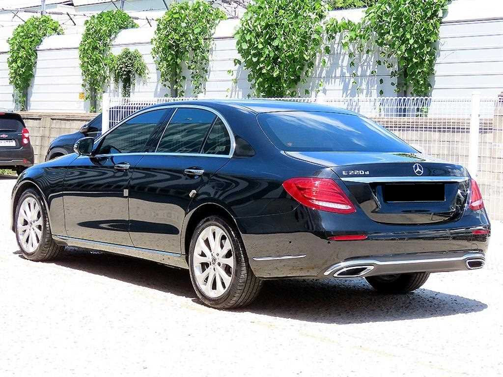 Mercedes-Benz E-Class — photo 03