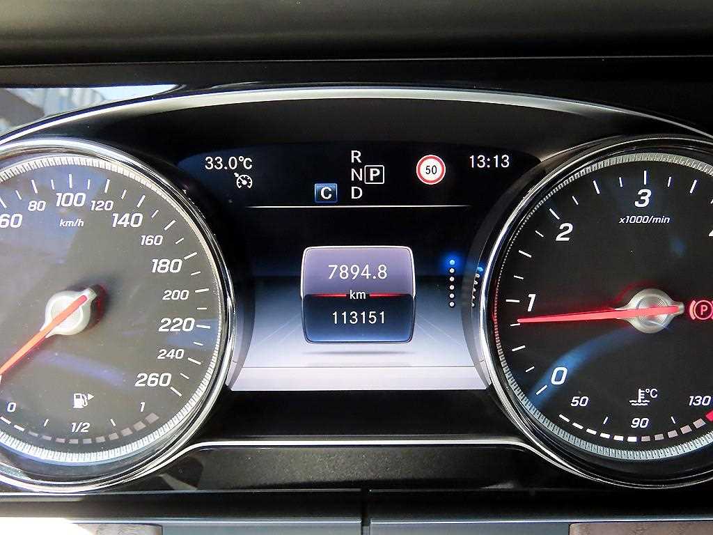 Mercedes-Benz E-Class — photo 09