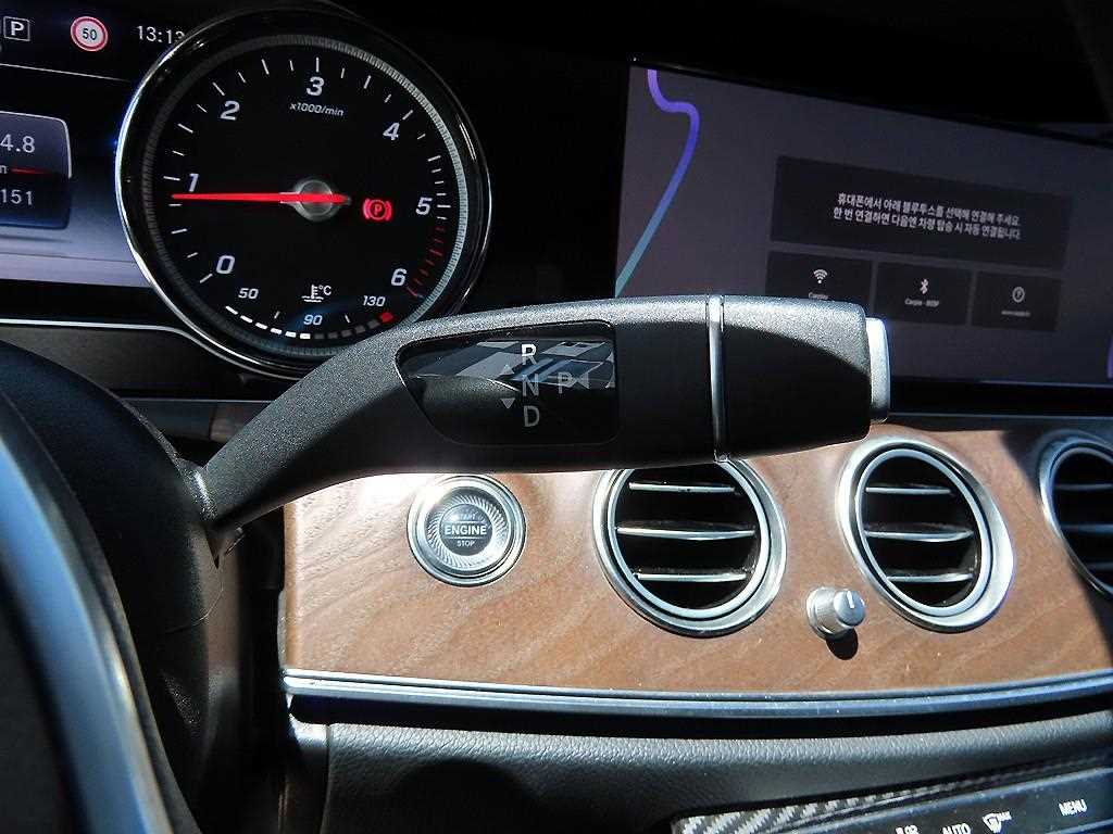 Mercedes-Benz E-Class — photo 10