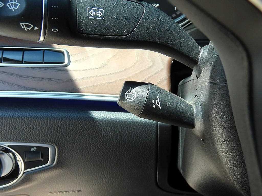 Mercedes-Benz E-Class — photo 12
