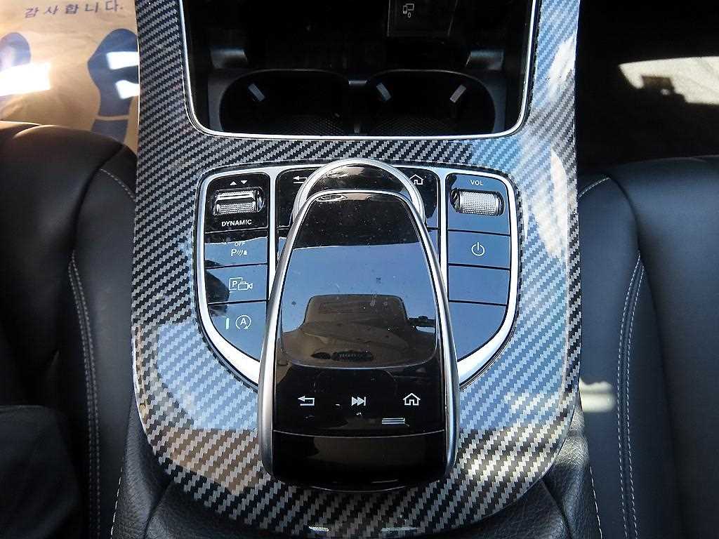 Mercedes-Benz E-Class — photo 13