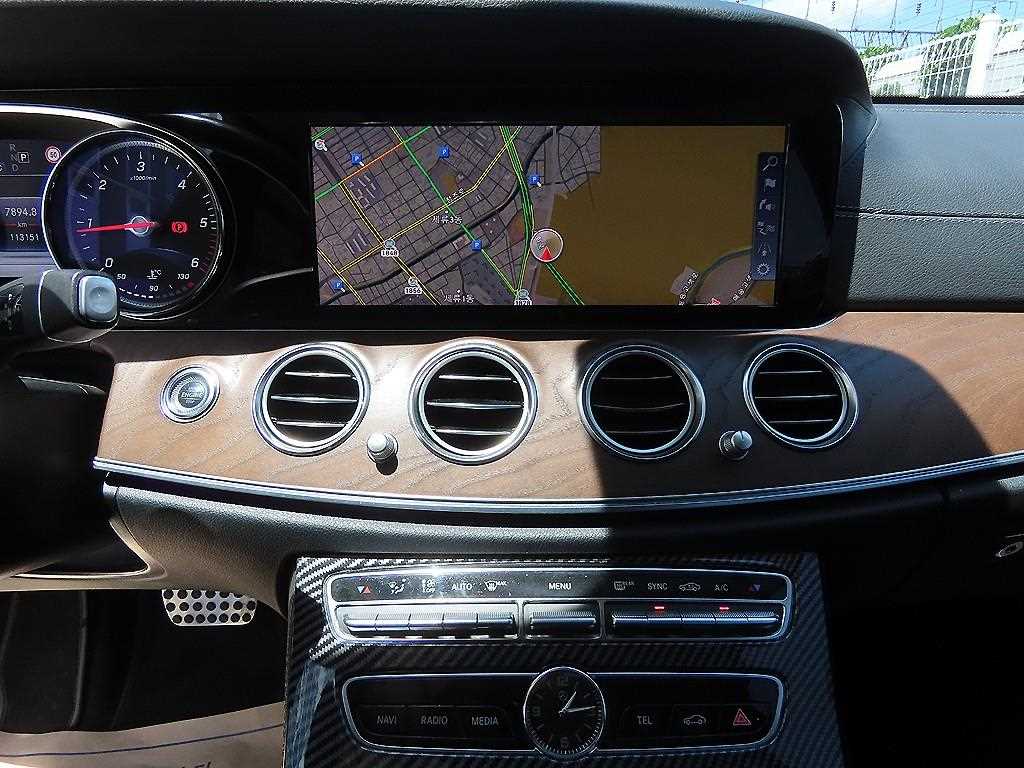 Mercedes-Benz E-Class — photo 14