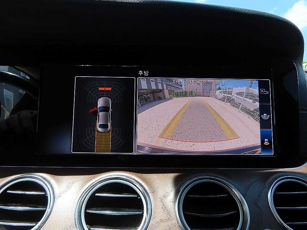 Mercedes-Benz E-Class — photo 15