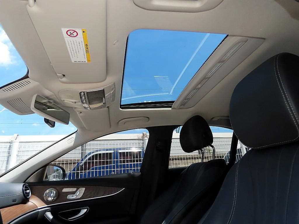 Mercedes-Benz E-Class — photo 17
