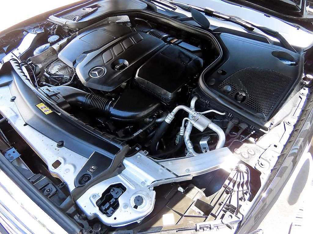 Mercedes-Benz E-Class — photo 19