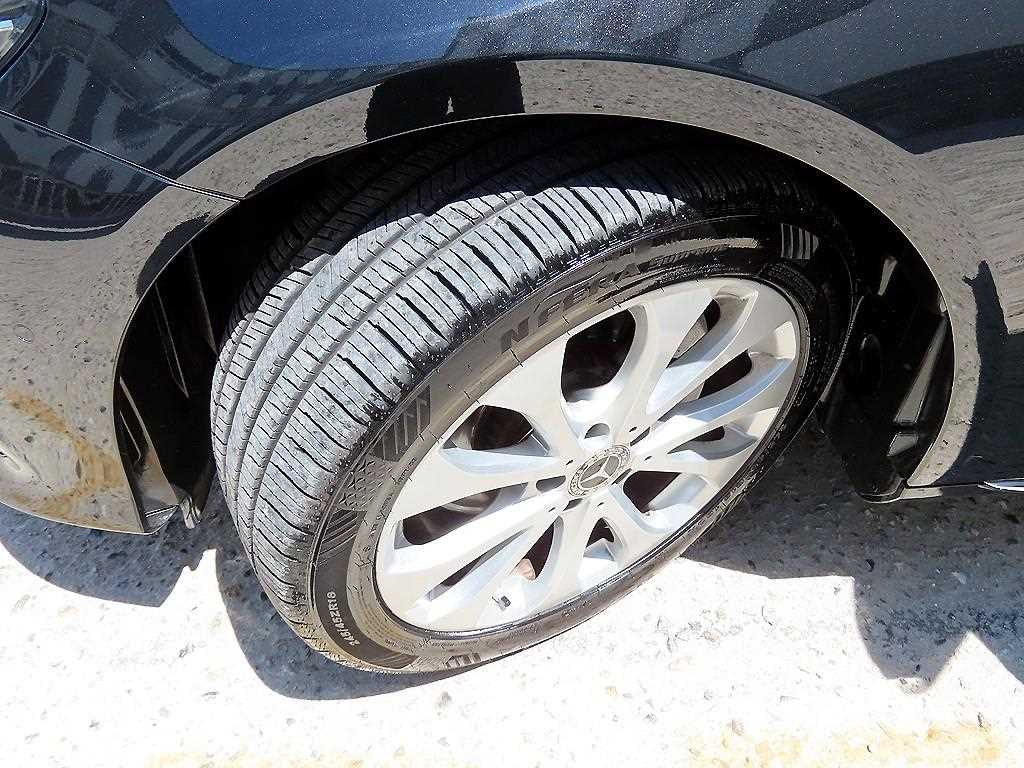 Mercedes-Benz E-Class — photo 20