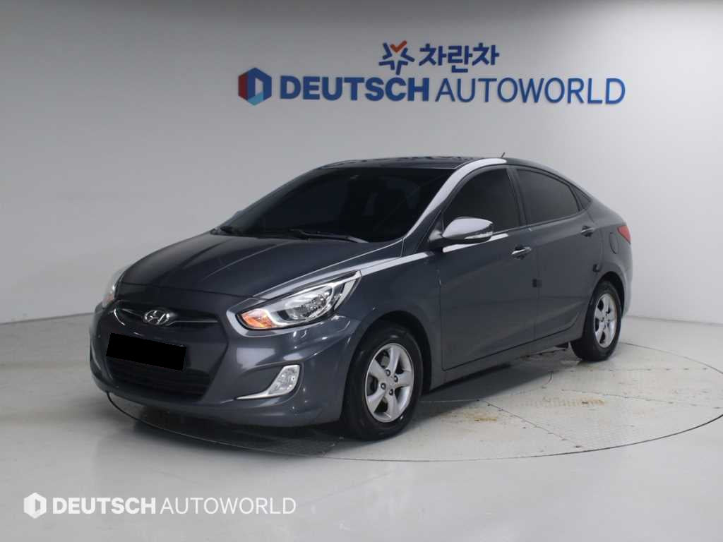 Hyundai Accent — photo 01