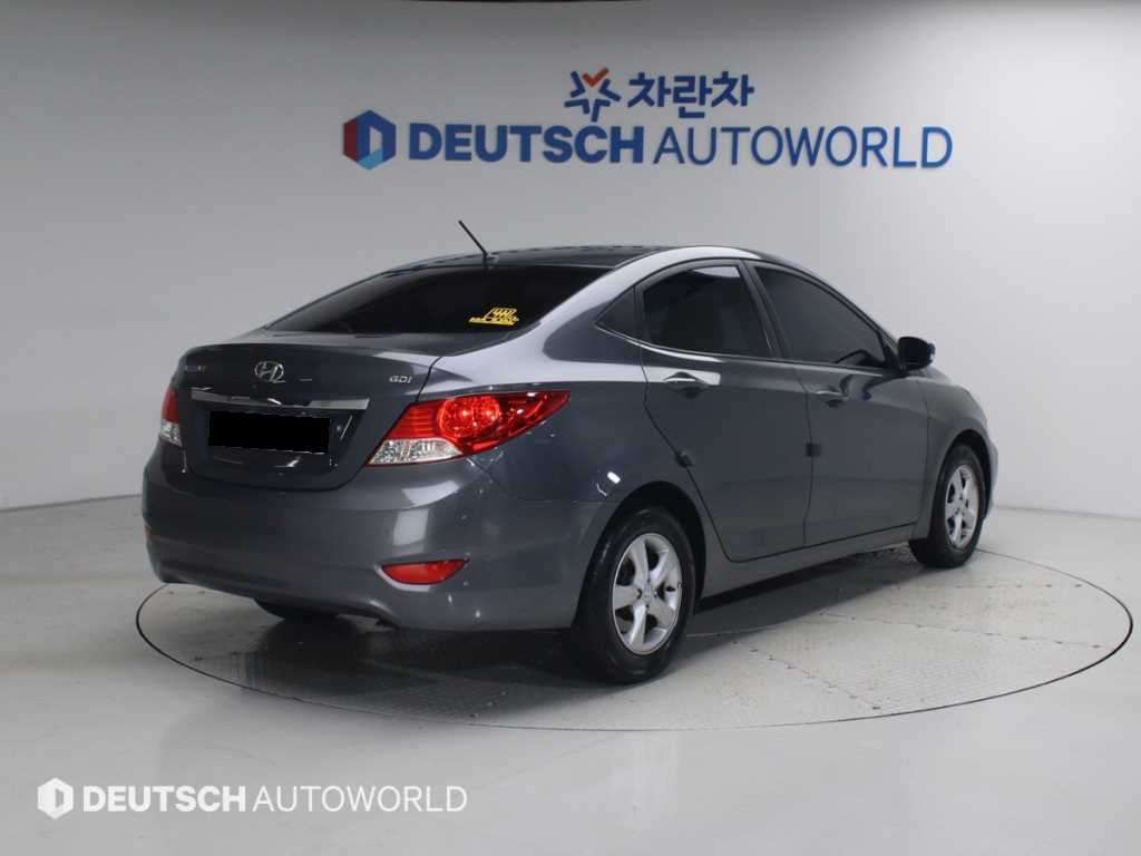 Hyundai Accent — photo 02