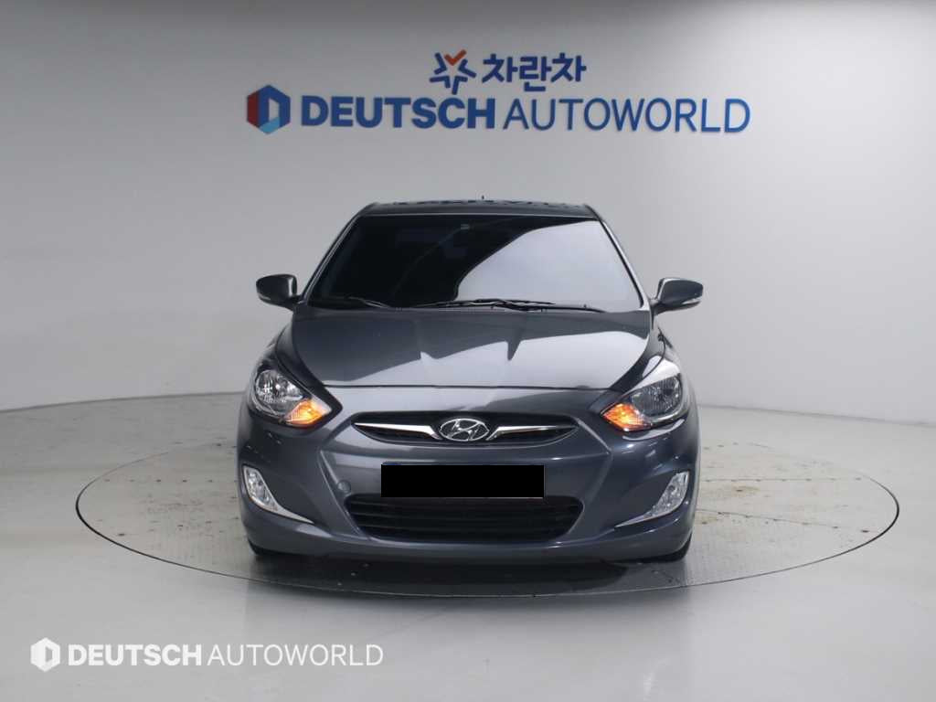 Hyundai Accent — photo 03
