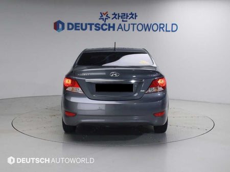 Hyundai Accent — photo 04