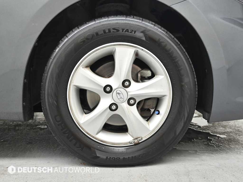 Hyundai Accent — photo 05