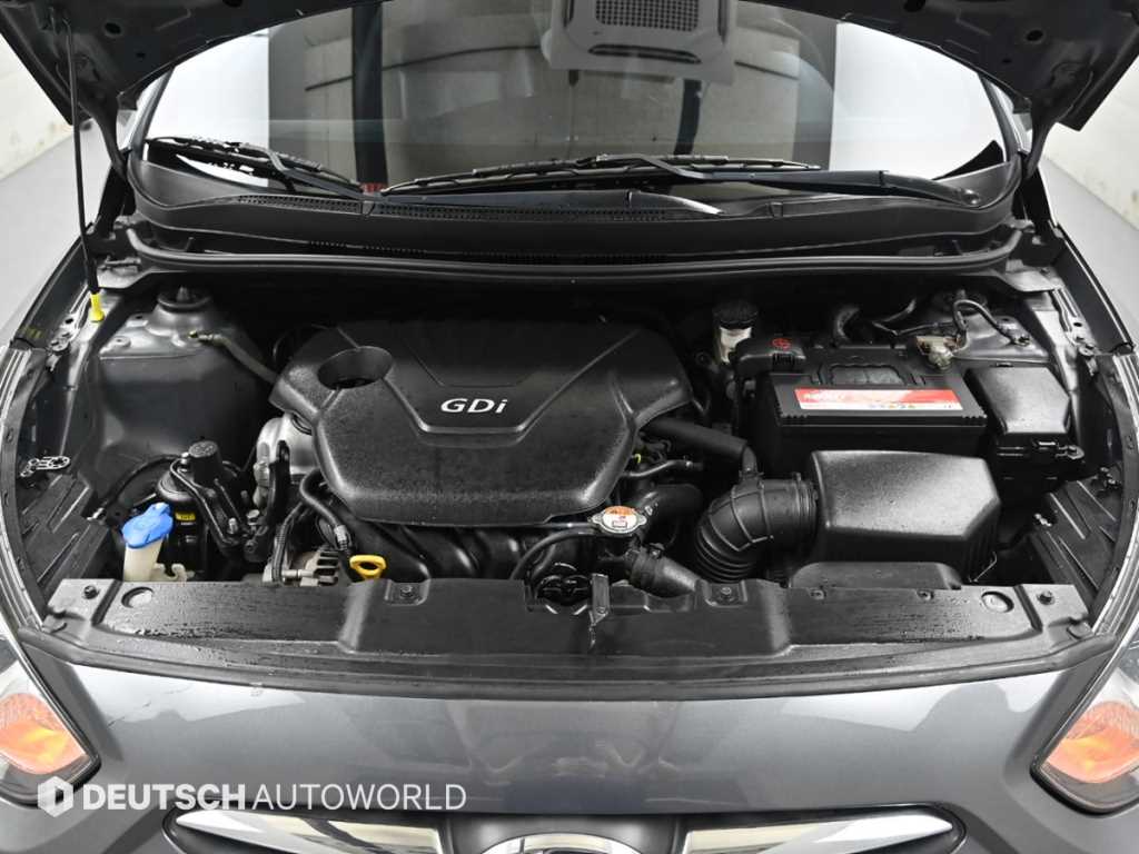 Hyundai Accent — photo 06