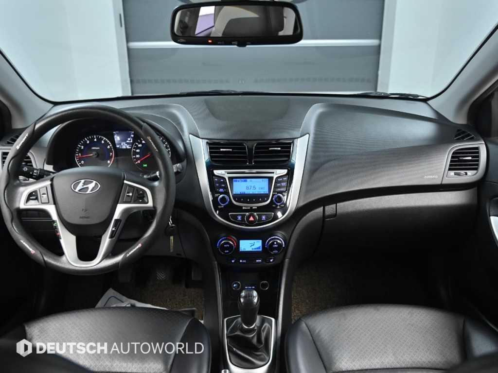 Hyundai Accent — photo 07