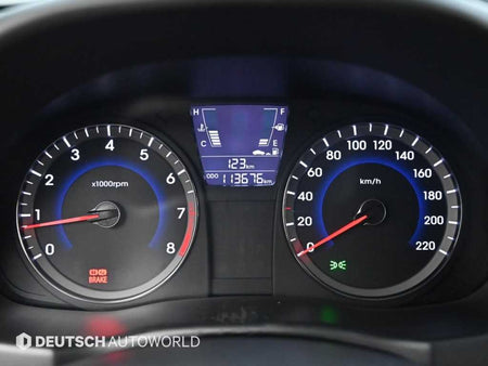 Hyundai Accent — photo 08