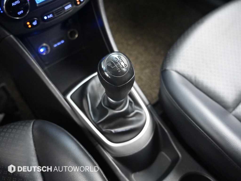 Hyundai Accent — photo 09