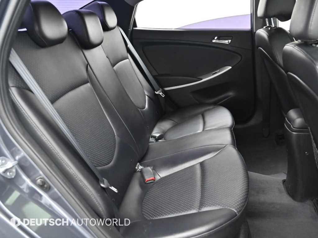 Hyundai Accent — photo 12