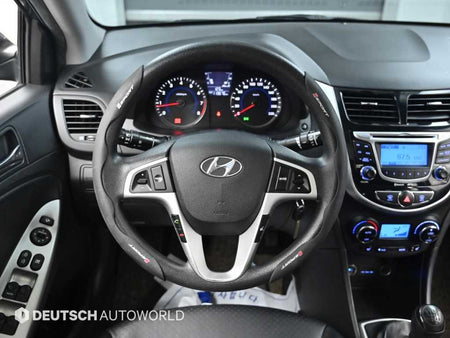Hyundai Accent — photo 13